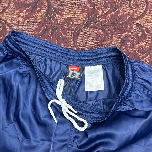 VTG Nike Team Shorts - Picture 2 of 2